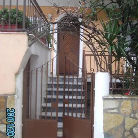 George'S House Apartment Agios Matthaios  Exterior photo