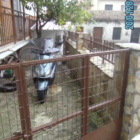 George'S House Apartment Agios Matthaios  Exterior photo